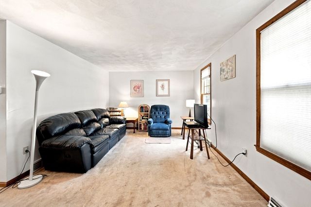 754 Wellman Ave 754, Chelmsford, MA 01863