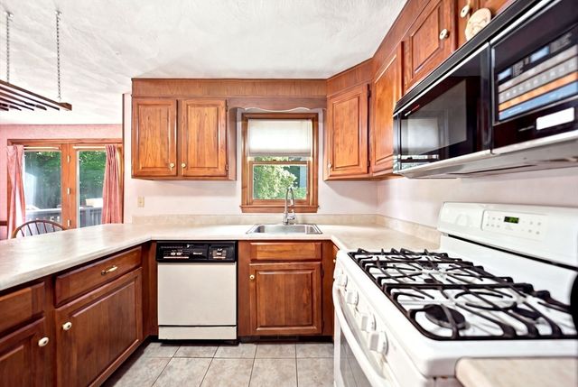 754 Wellman Ave 754, Chelmsford, MA 01863
