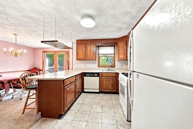 754 Wellman Ave 754, Chelmsford, MA 01863