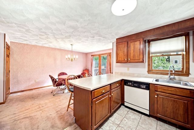 754 Wellman Ave 754, Chelmsford, MA 01863