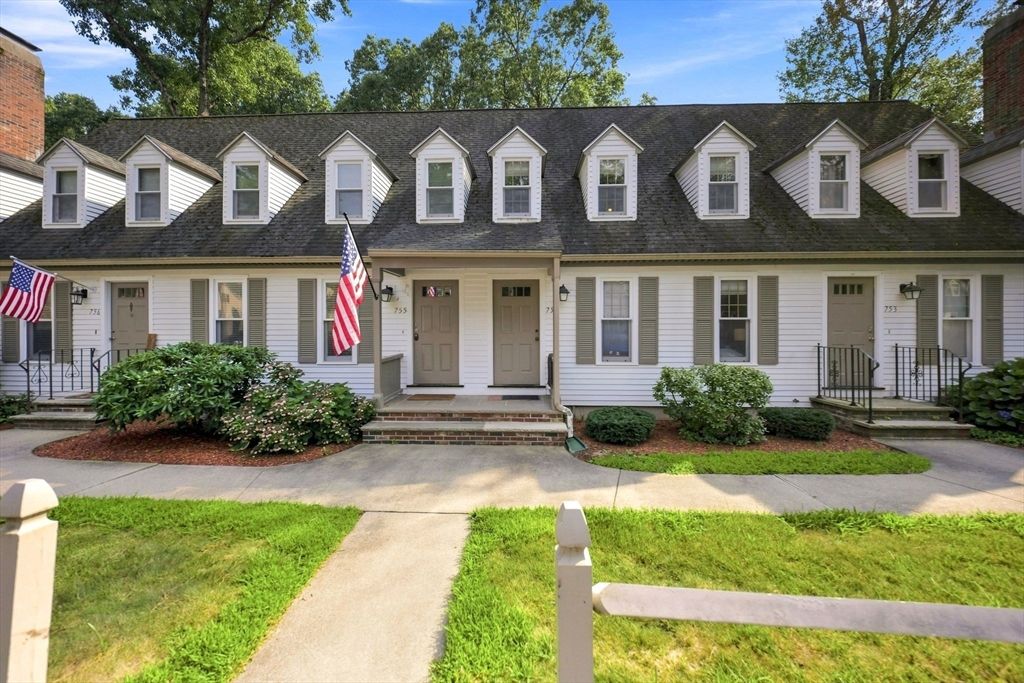 754 Wellman Ave 754, Chelmsford, MA 01863