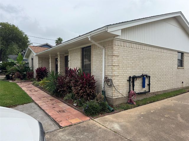 4126 17th Street N, Texas City, TX 77590