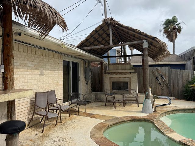 4126 17th Street N, Texas City, TX 77590