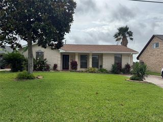 4126 17th Street N, Texas City, TX 77590