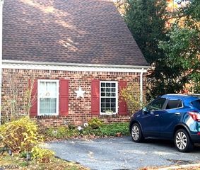 44 Van Pelt Ct, East Brunswick Twp., NJ 08816