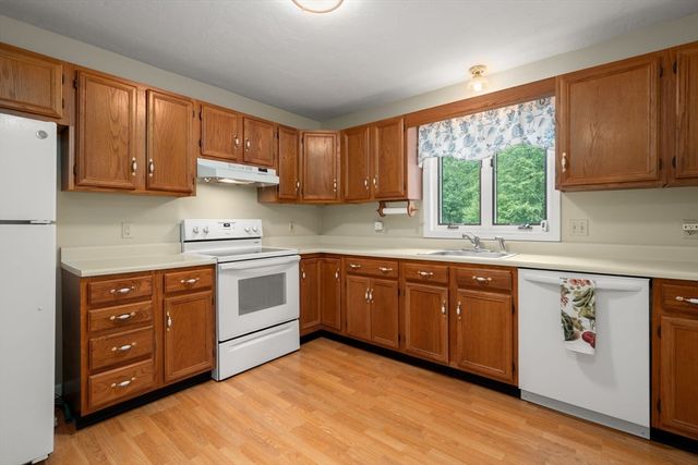42 Jessica Way, Northbridge, MA 01534