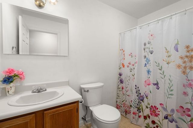 42 Jessica Way, Northbridge, MA 01534