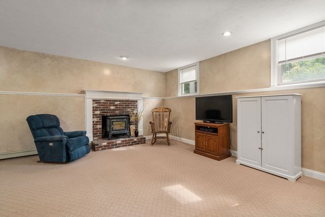 42 Jessica Way, Northbridge, MA 01534