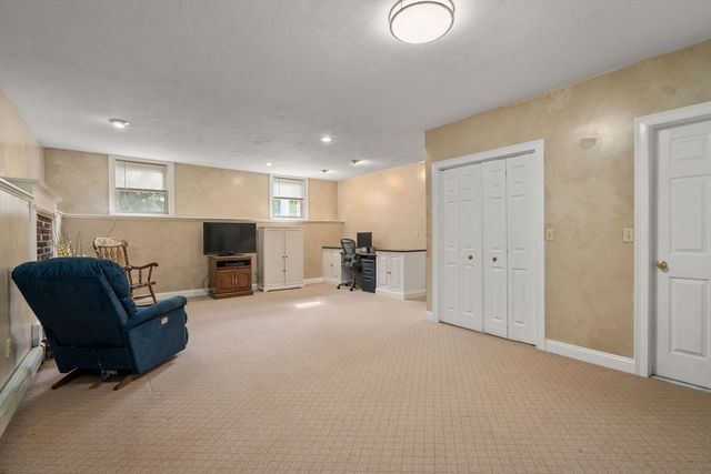 42 Jessica Way, Northbridge, MA 01534