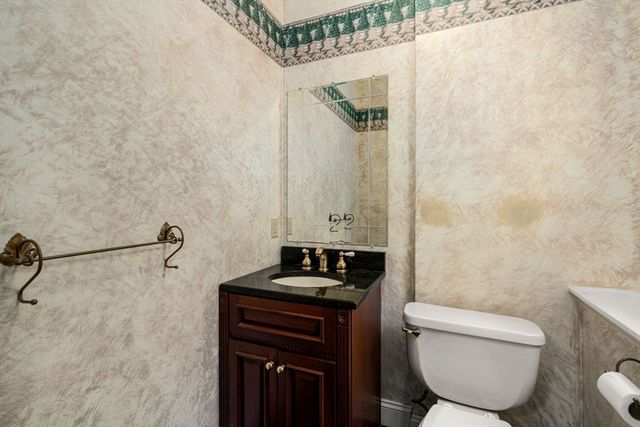 42 Jessica Way, Northbridge, MA 01534