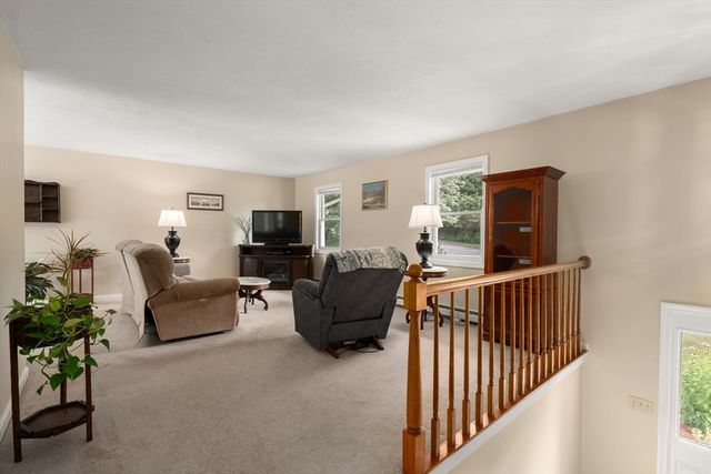 42 Jessica Way, Northbridge, MA 01534