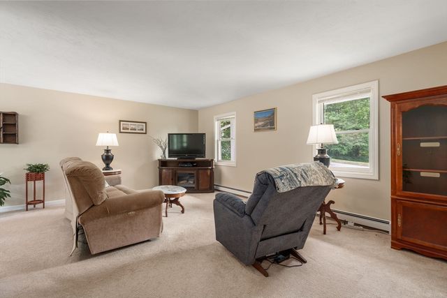 42 Jessica Way, Northbridge, MA 01534