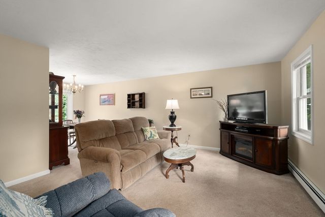 42 Jessica Way, Northbridge, MA 01534