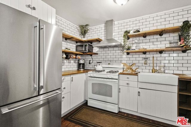 1414 W 54th Street, Los Angeles, CA 90062