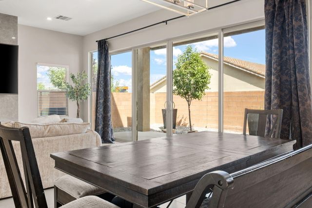 6527 Trestle Glen Road NW, Albuquerque, NM 87120