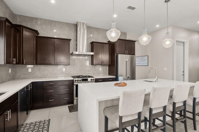 6527 Trestle Glen Road NW, Albuquerque, NM 87120