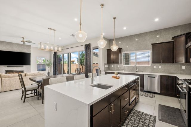 6527 Trestle Glen Road NW, Albuquerque, NM 87120