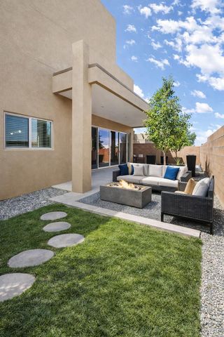 6527 Trestle Glen Road NW, Albuquerque, NM 87120