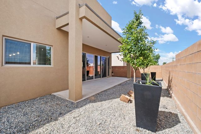 6527 Trestle Glen Road NW, Albuquerque, NM 87120