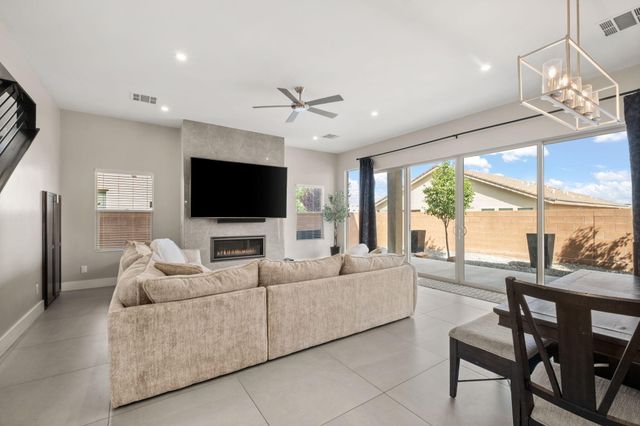 6527 Trestle Glen Road NW, Albuquerque, NM 87120