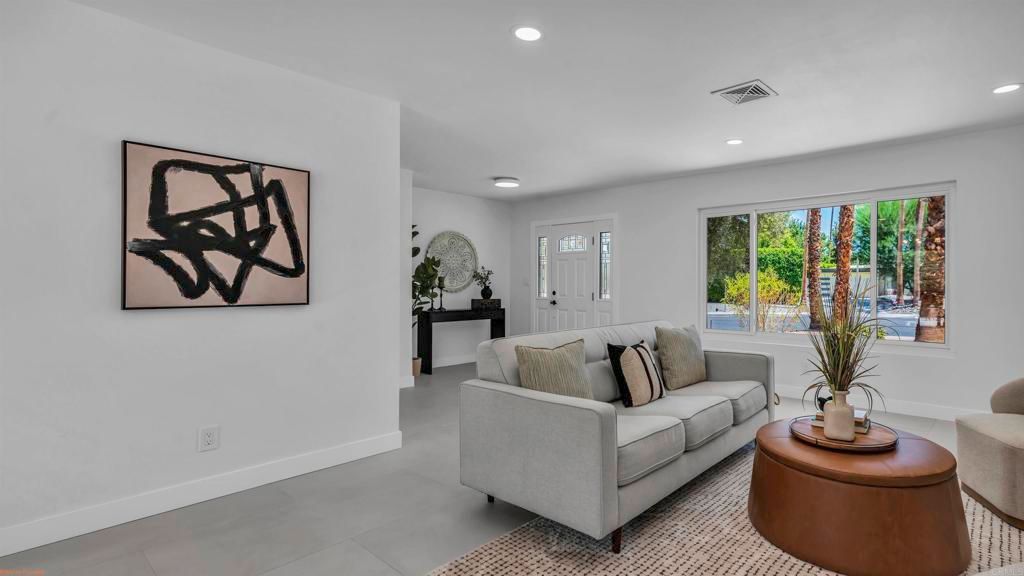 Image 5 of property listing at 1111 S San Joaquin Drive, Palm Springs, CA 92264