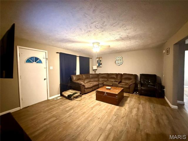 1702 S Maple Street, Salem, MO 65560