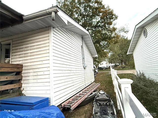 1702 S Maple Street, Salem, MO 65560