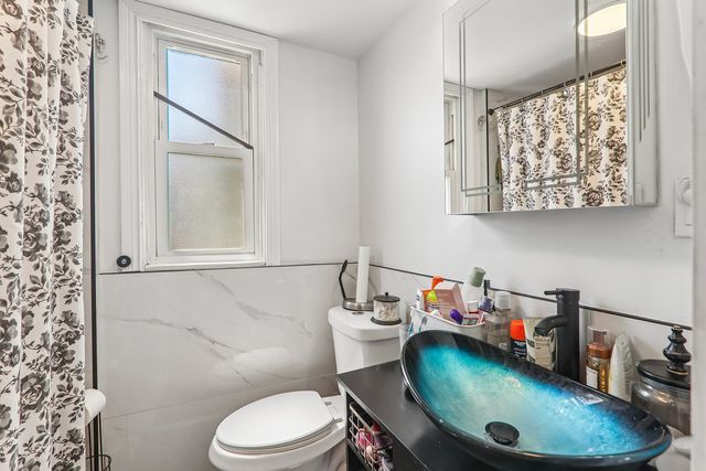 4425 W Carroll Avenue, Chicago, IL 60624