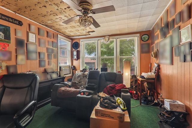 4425 W Carroll Avenue, Chicago, IL 60624