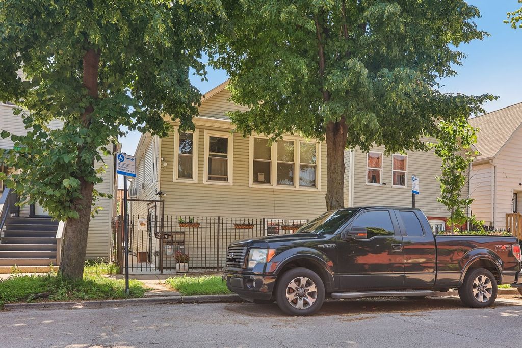 4425 W Carroll Avenue, Chicago, IL 60624
