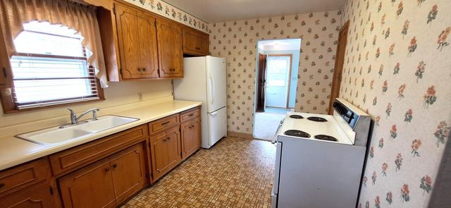 1887 Oxford Street N, Roseville, MN 55113