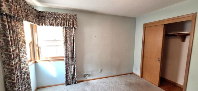 1887 Oxford Street N, Roseville, MN 55113