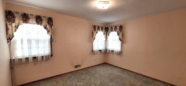 1887 Oxford Street N, Roseville, MN 55113