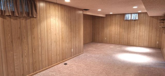 1887 Oxford Street N, Roseville, MN 55113
