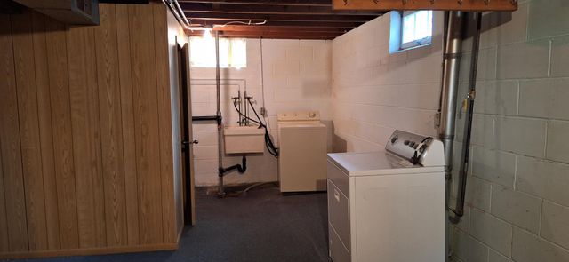 1887 Oxford Street N, Roseville, MN 55113