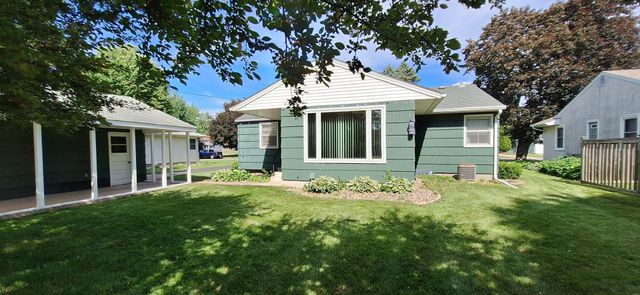 1887 Oxford Street N, Roseville, MN 55113