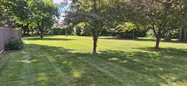 1887 Oxford Street N, Roseville, MN 55113