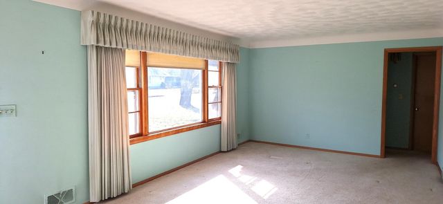 1887 Oxford Street N, Roseville, MN 55113