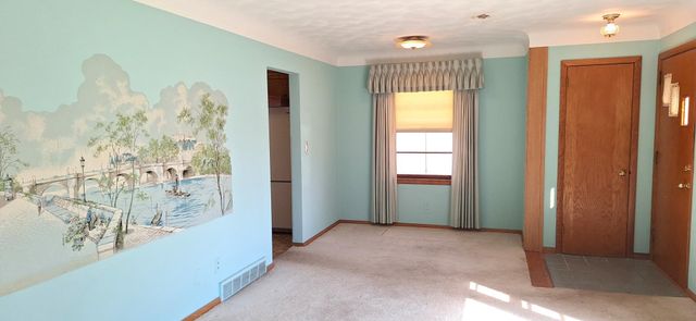 1887 Oxford Street N, Roseville, MN 55113