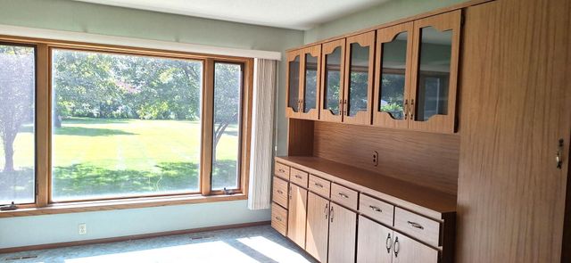 1887 Oxford Street N, Roseville, MN 55113