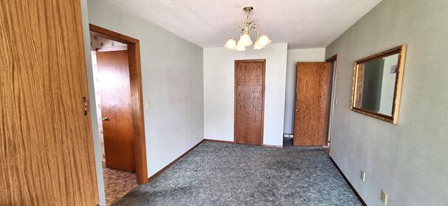 1887 Oxford Street N, Roseville, MN 55113