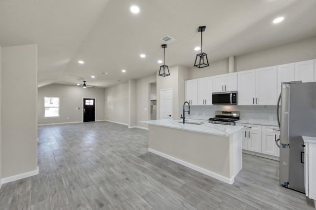 106 Harbor Court Drive, Conroe, TX 77356