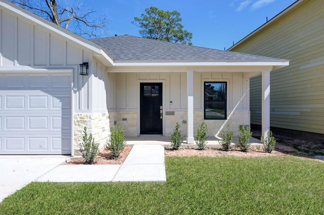 106 Harbor Court Drive, Conroe, TX 77356