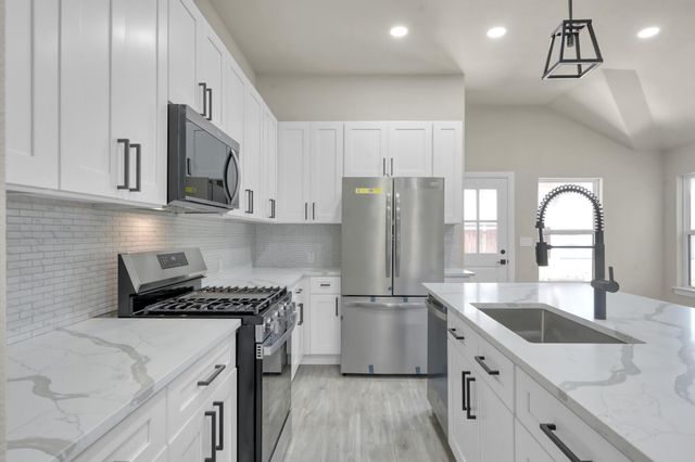106 Harbor Court Drive, Conroe, TX 77356