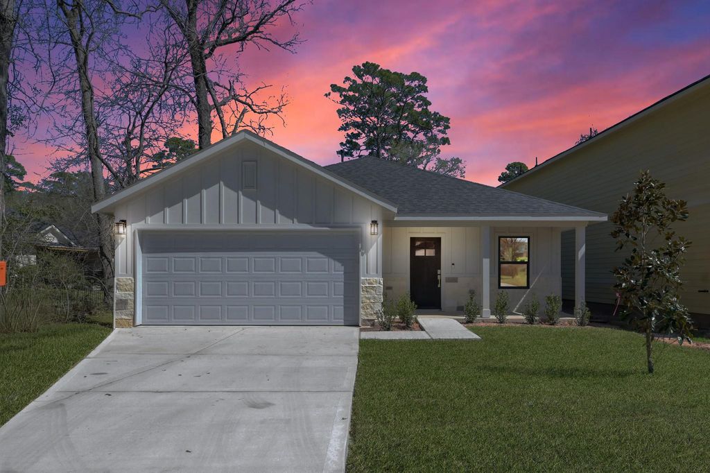 106 Harbor Court Drive, Conroe, TX 77356