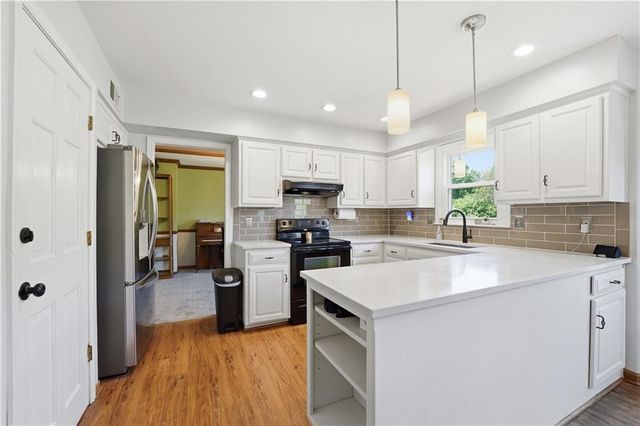 8050 Lakeview Avenue, Lenexa, KS 66219