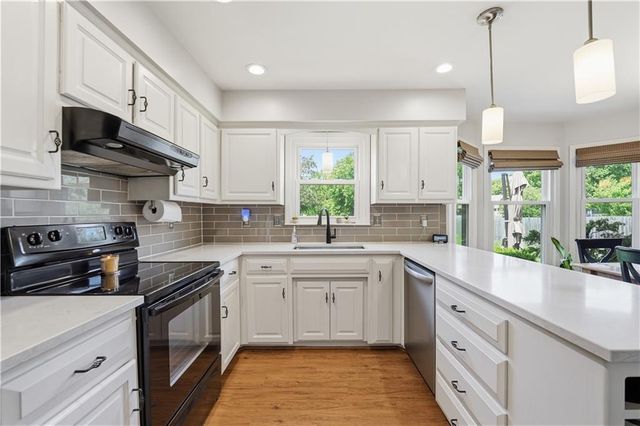 8050 Lakeview Avenue, Lenexa, KS 66219