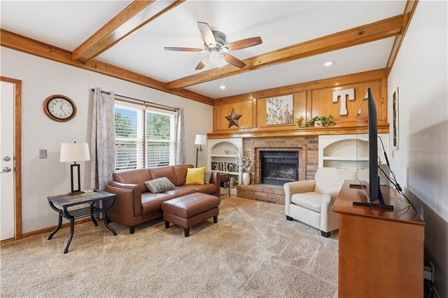 8050 Lakeview Avenue, Lenexa, KS 66219