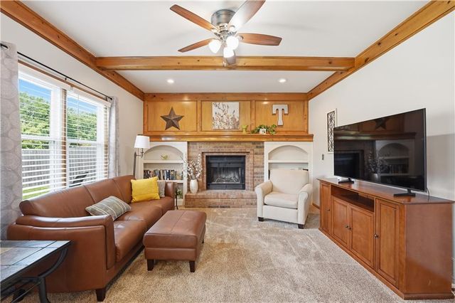 8050 Lakeview Avenue, Lenexa, KS 66219