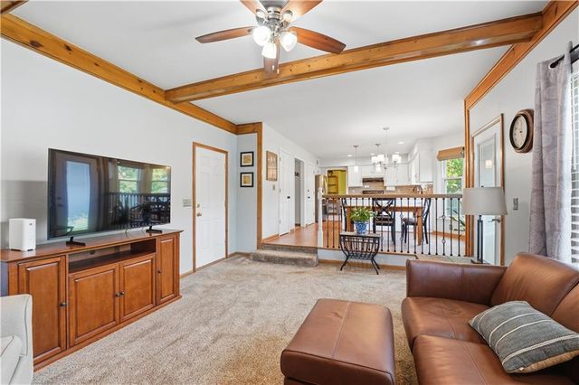 8050 Lakeview Avenue, Lenexa, KS 66219